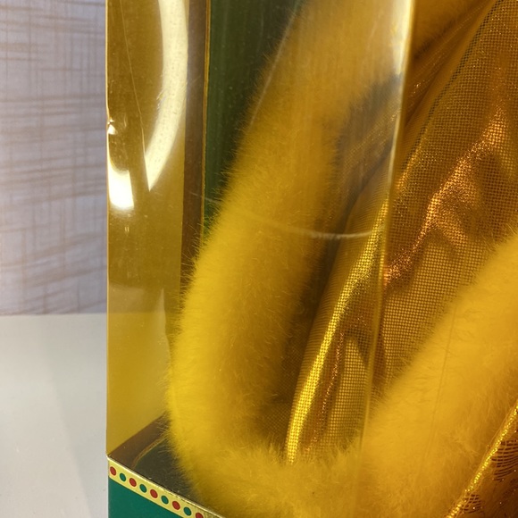 1994 Holiday Barbie - Picture 3 of 9